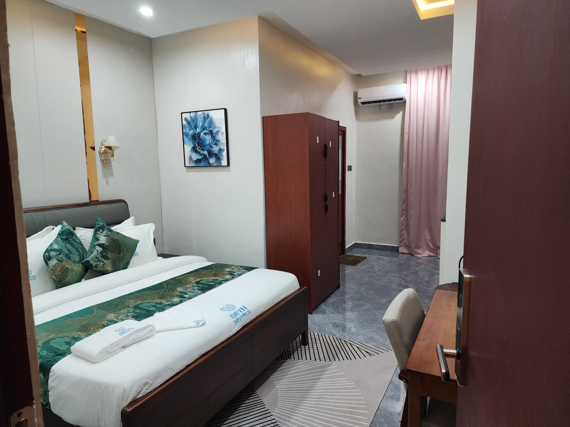 Room image 3