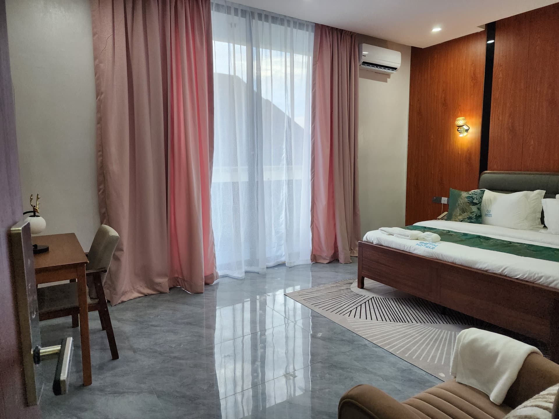 Room image 5