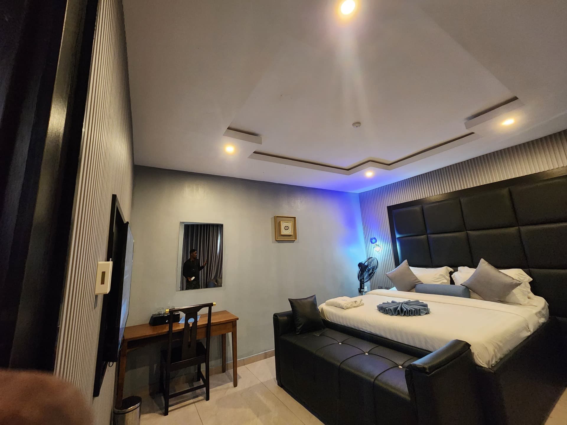 Okanseth-Hotel, Ozoro