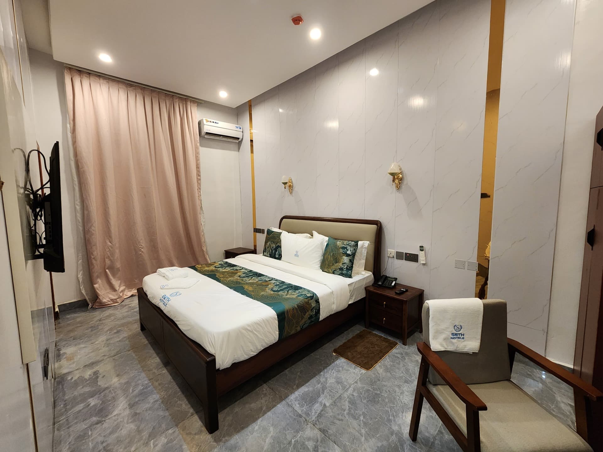 Room image 4