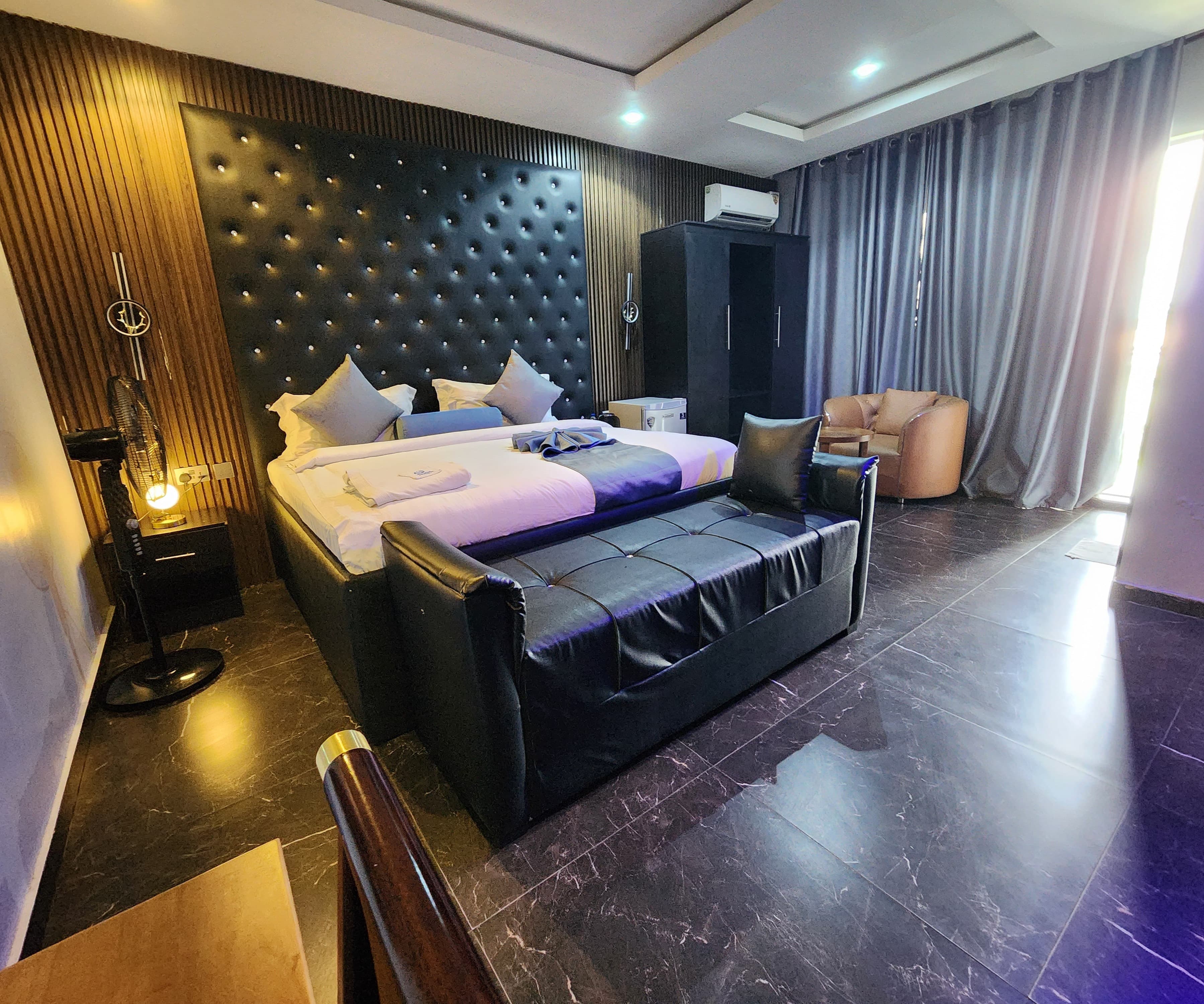 Room image 3