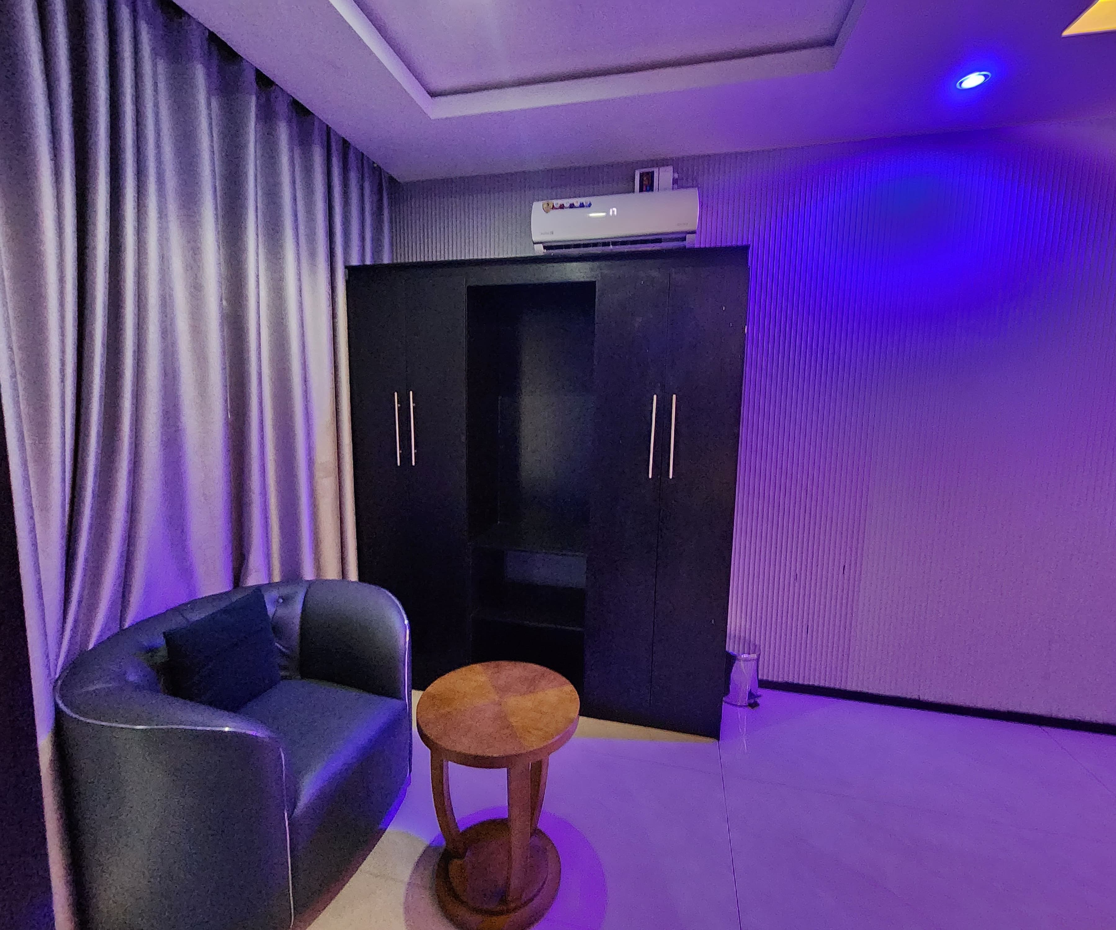 Room image 3