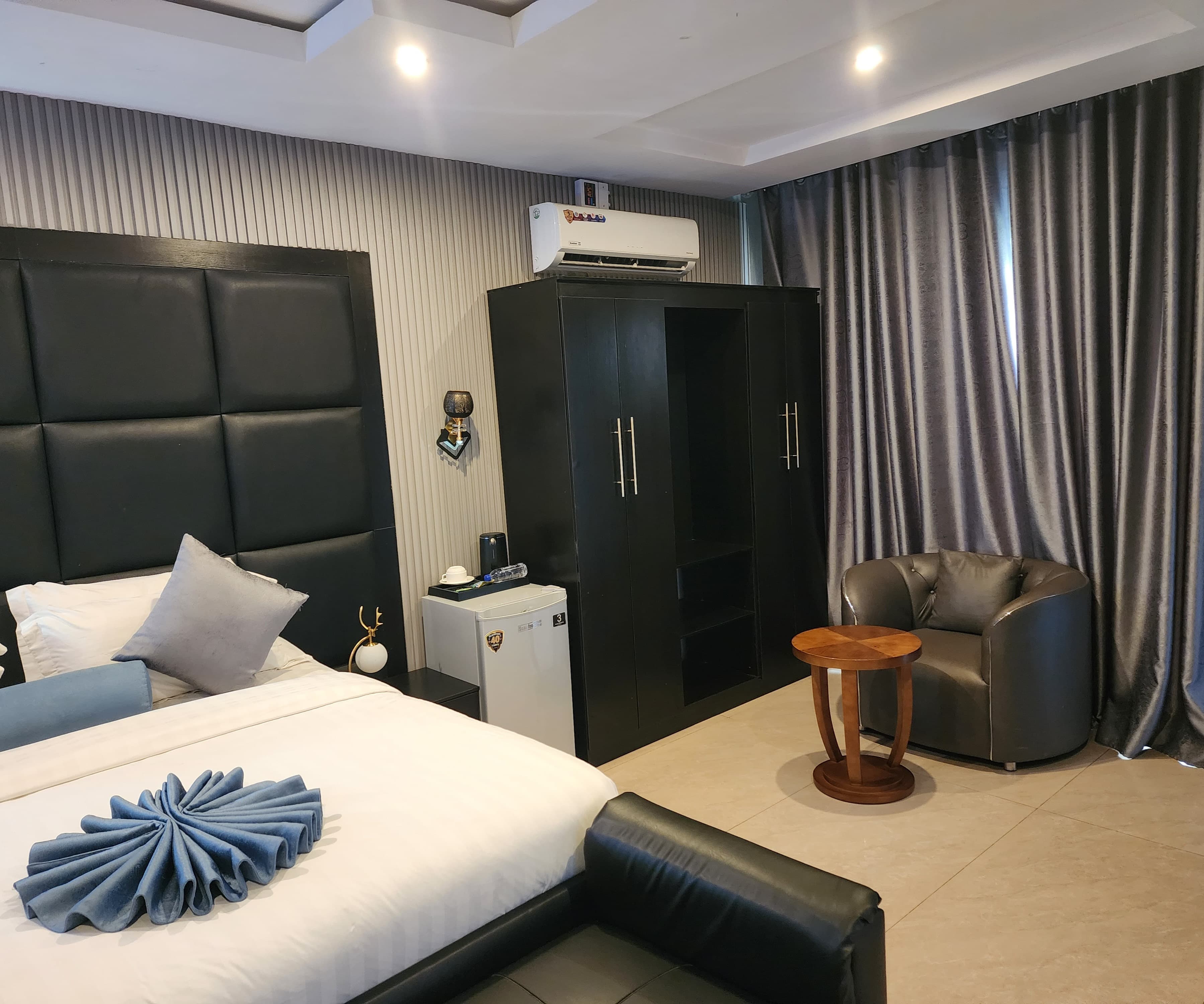 Room image 3