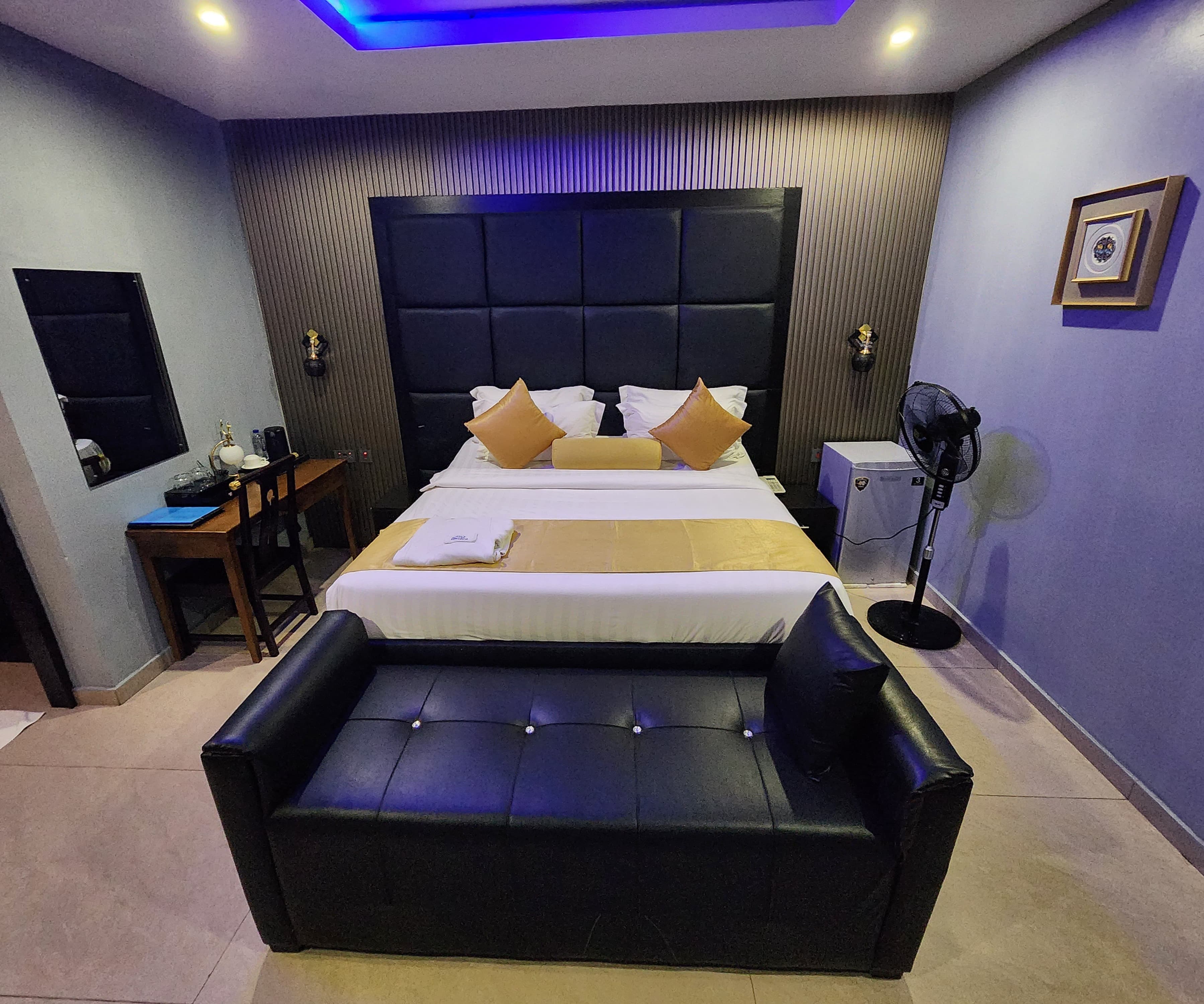 Room image 3