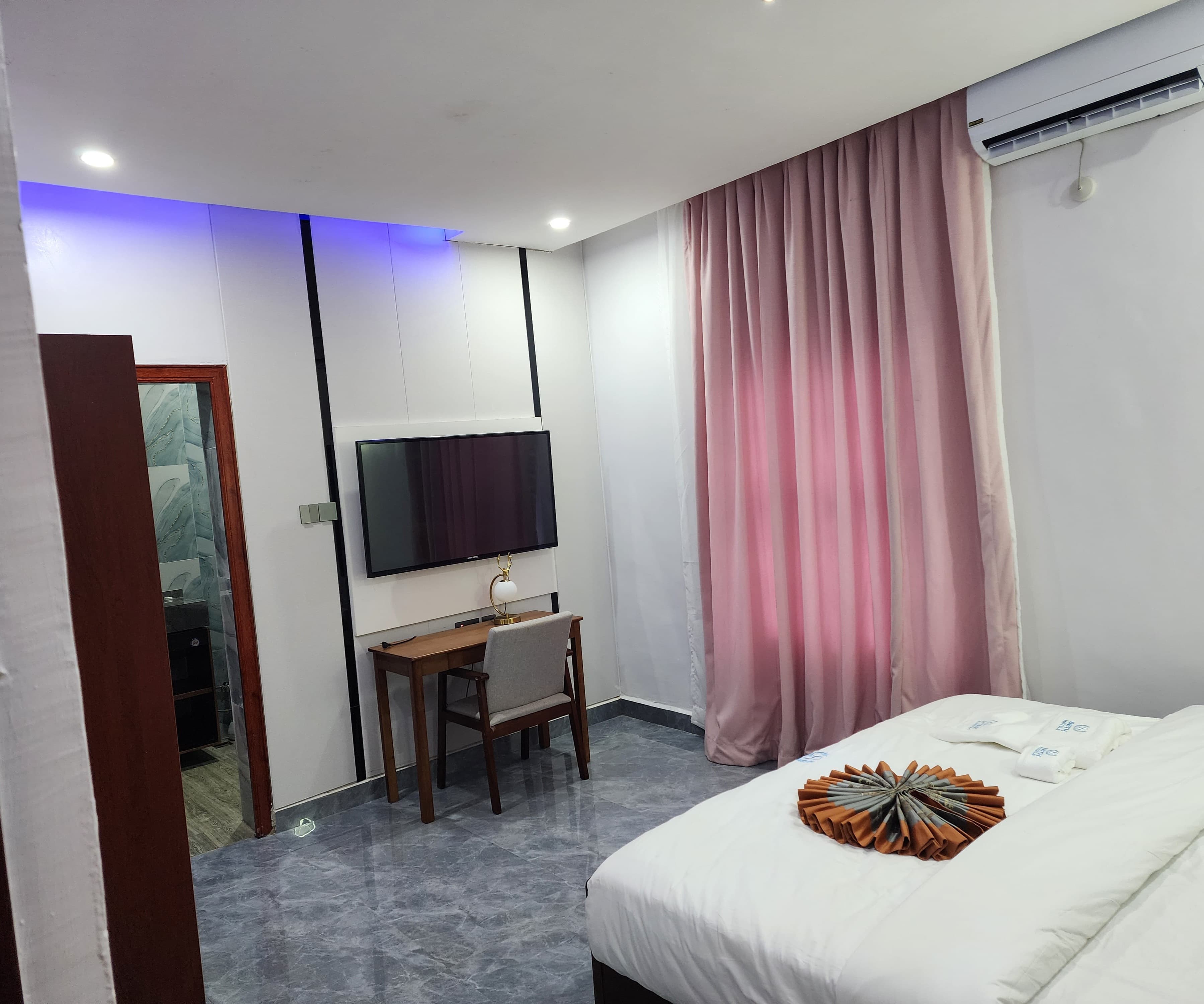 Room image 1