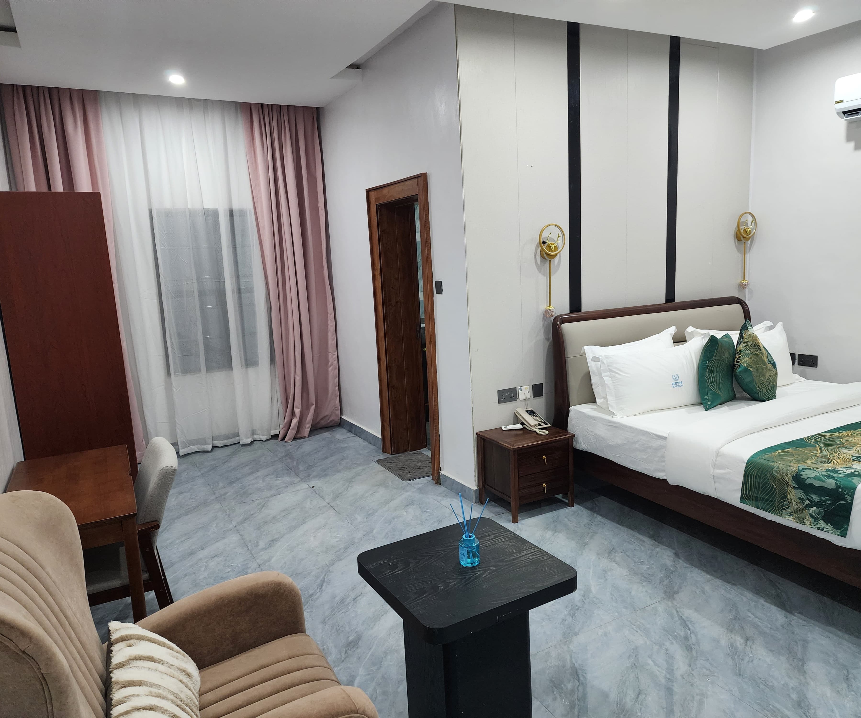 Room image 2
