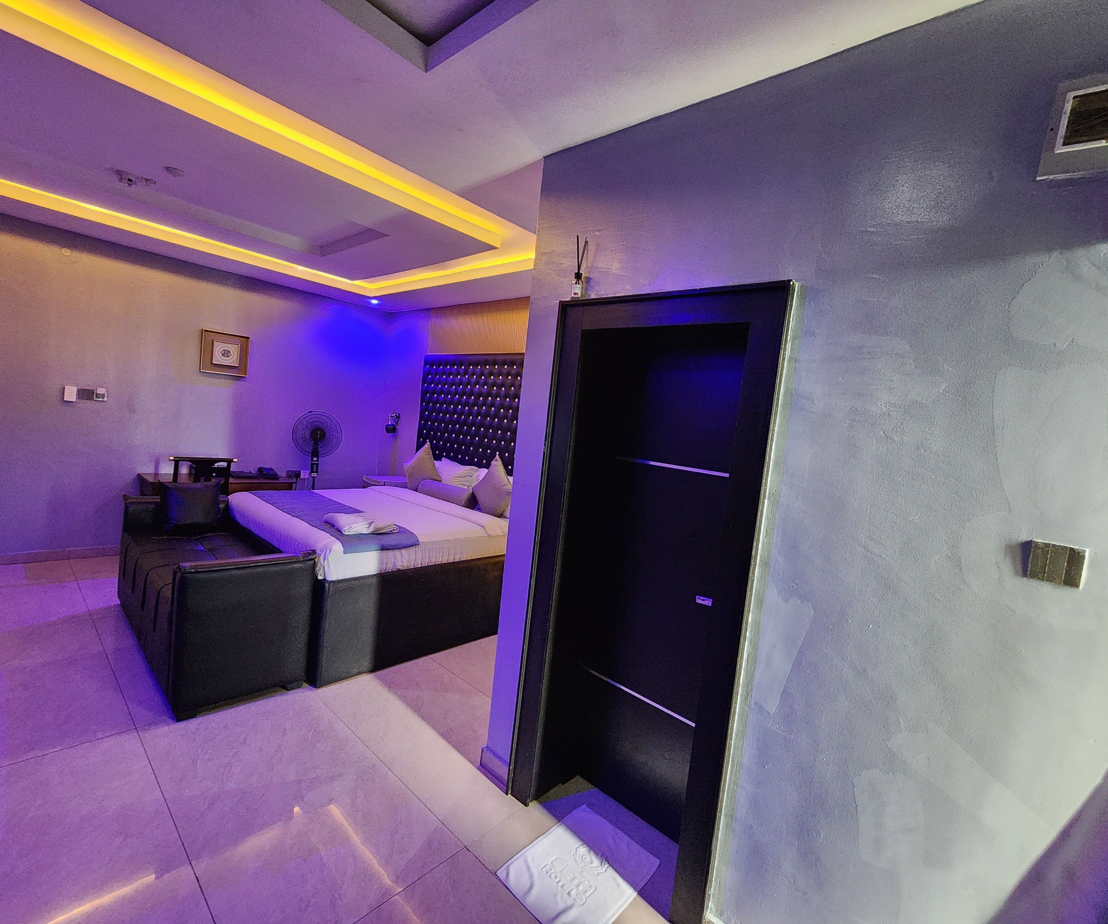Room image 4
