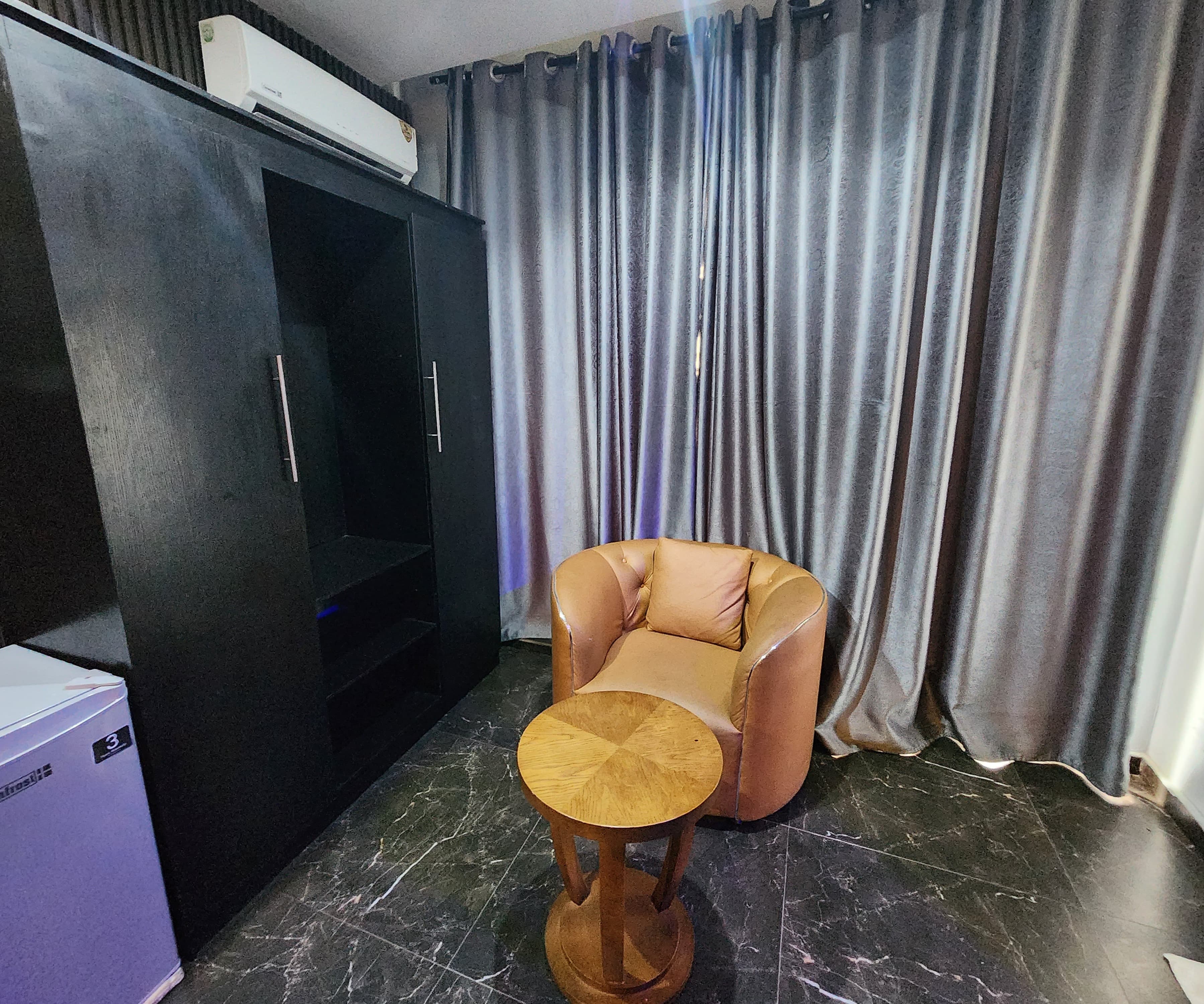 Room image 5
