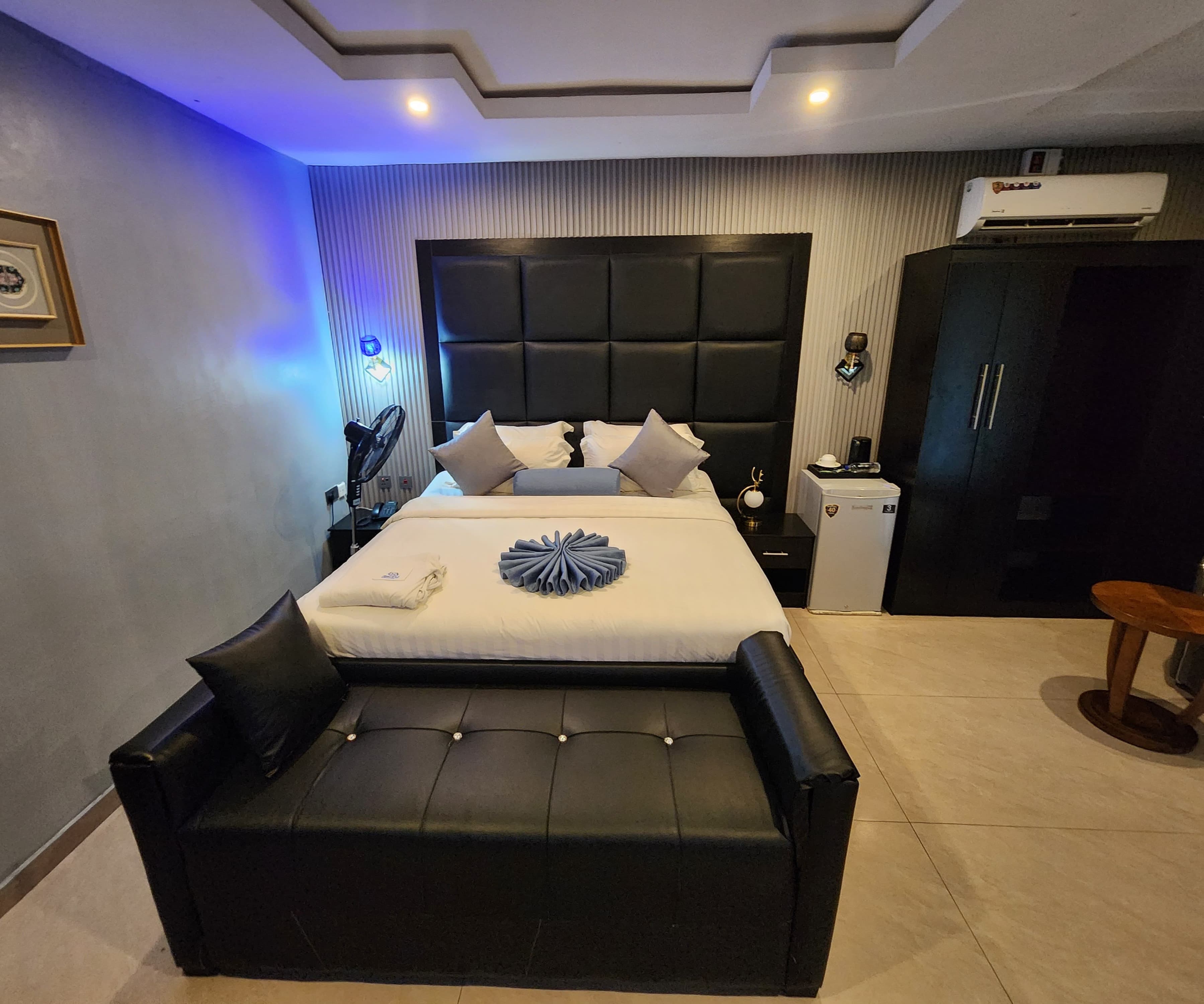 Room image 4