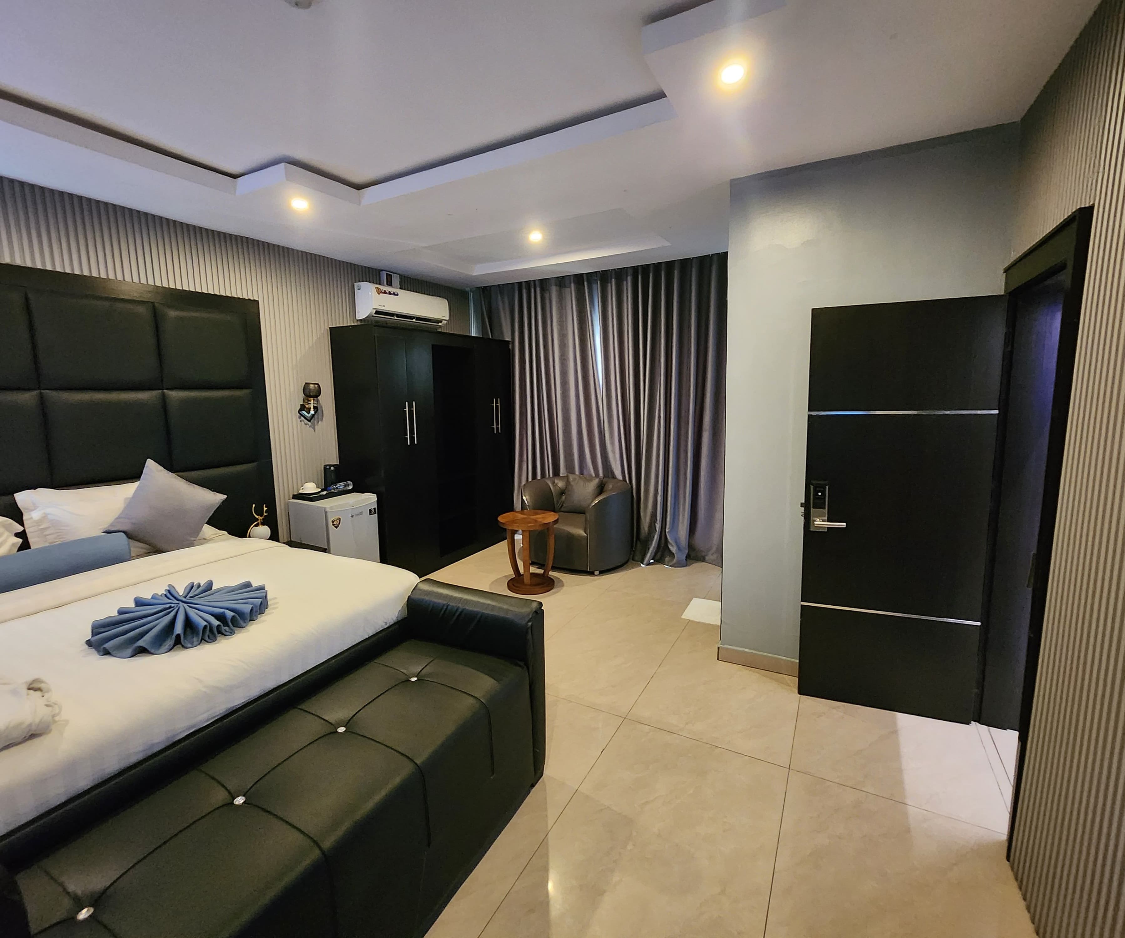 Room image 6