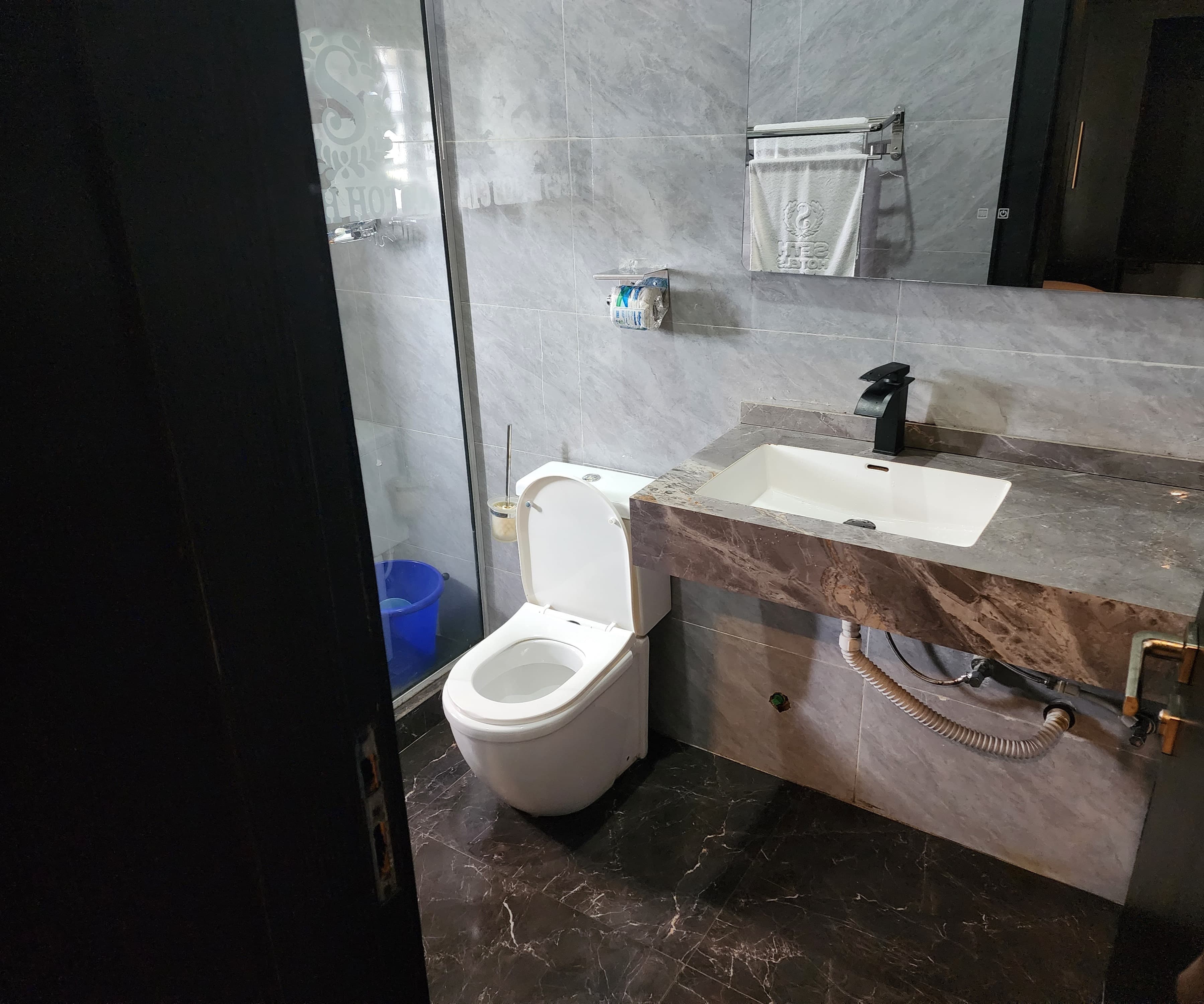 Room image 4