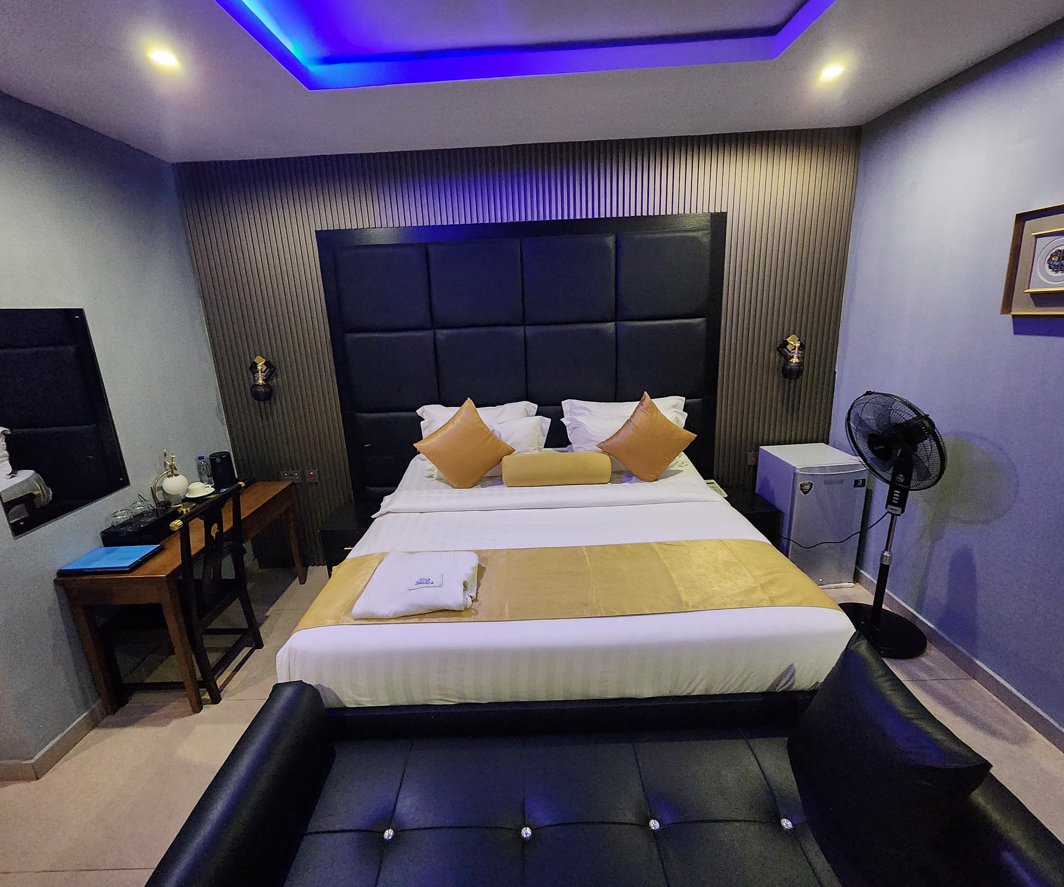 Room image 7