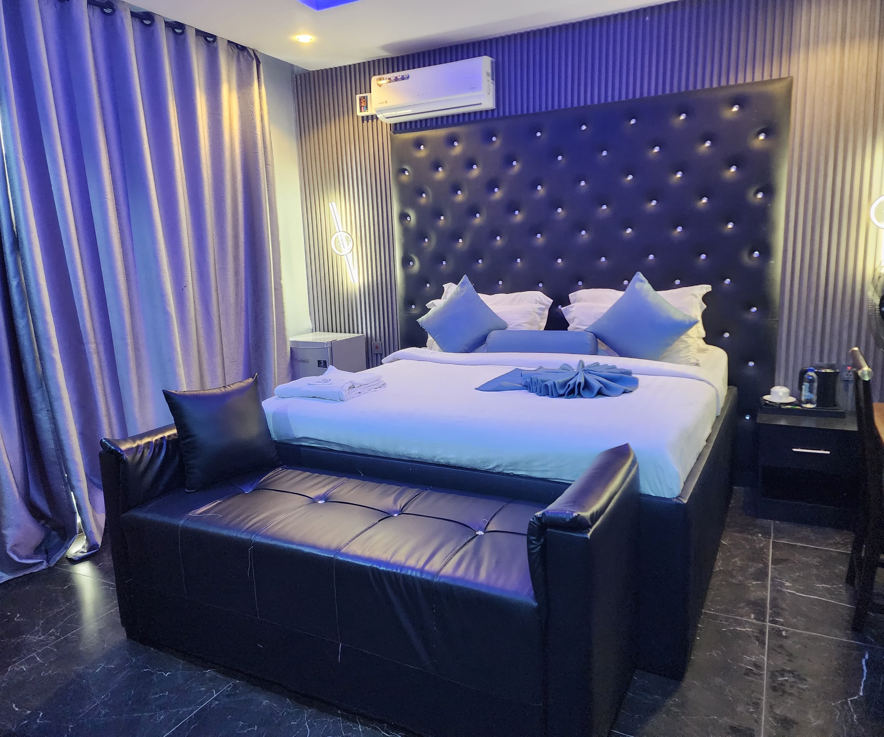 Room image 3