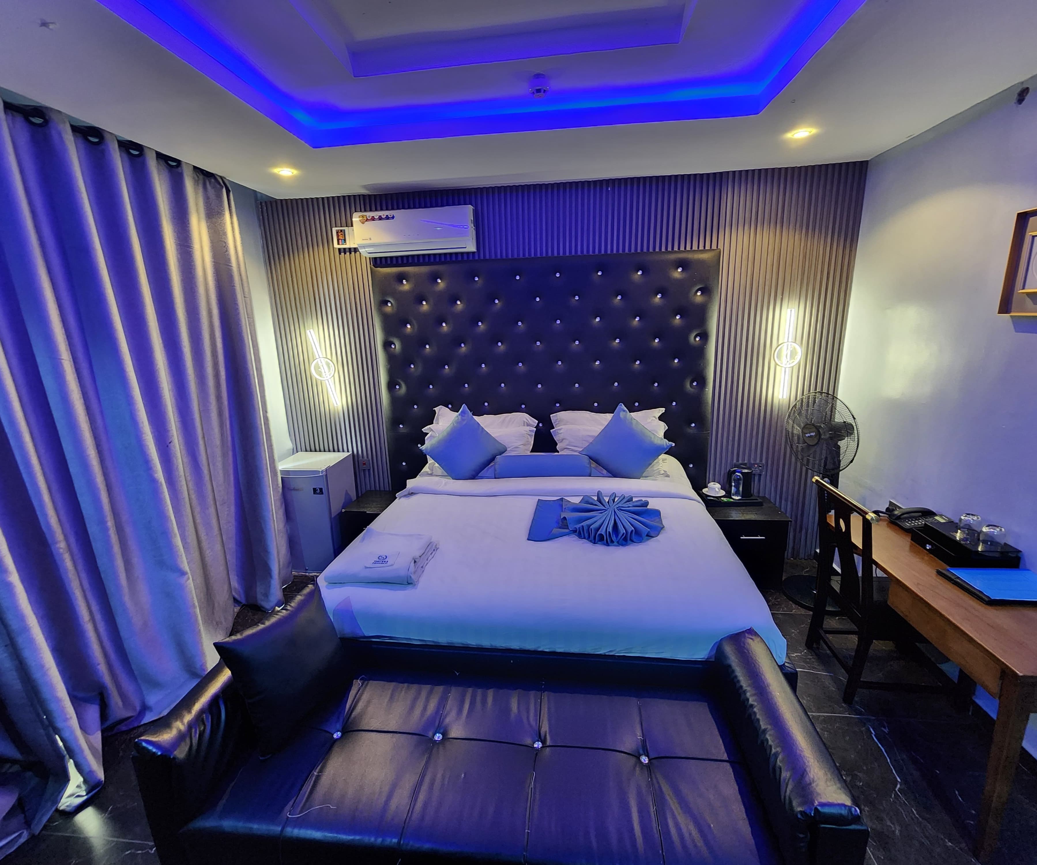 Room image 4