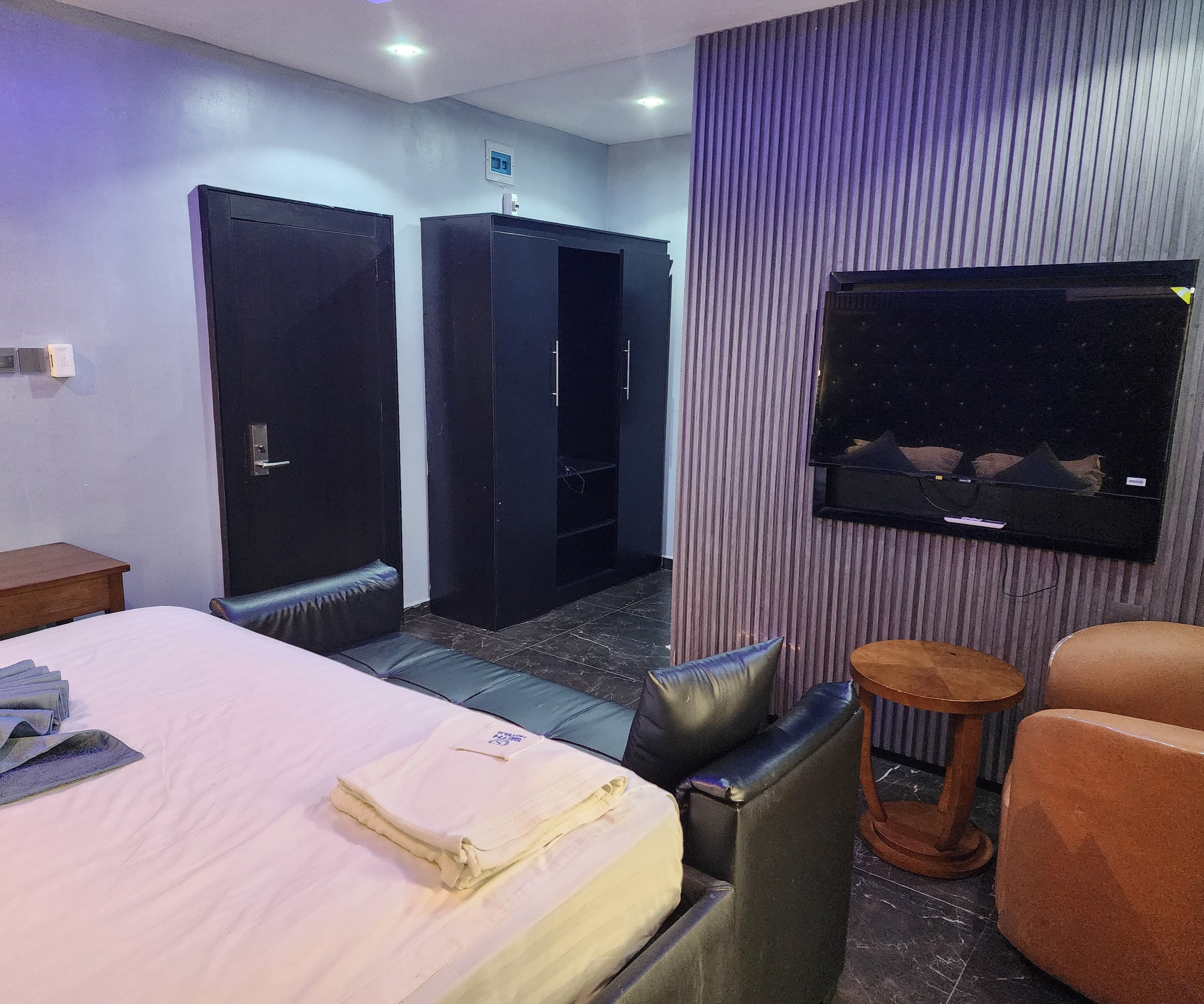 Room image 6