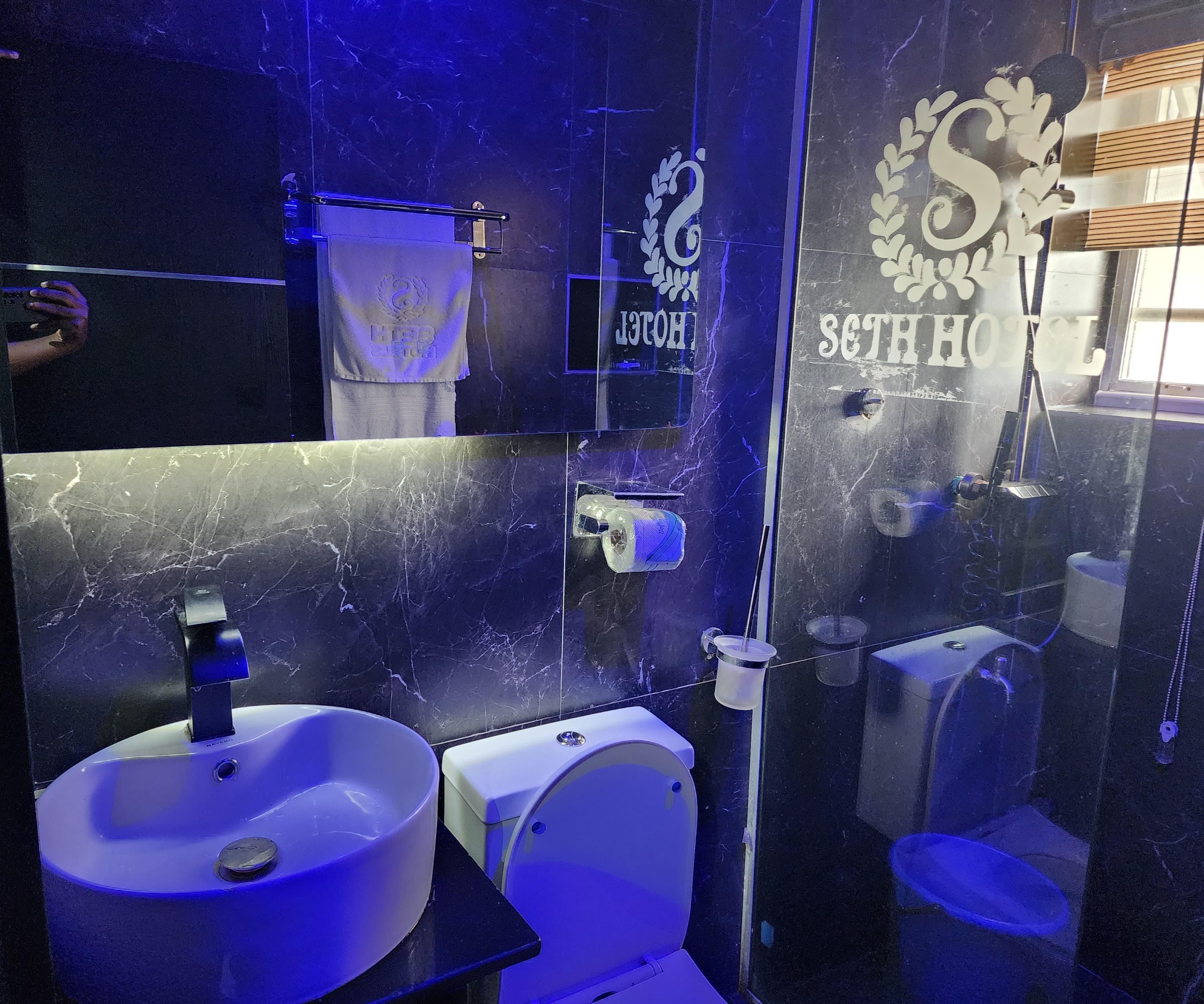 Room image 8
