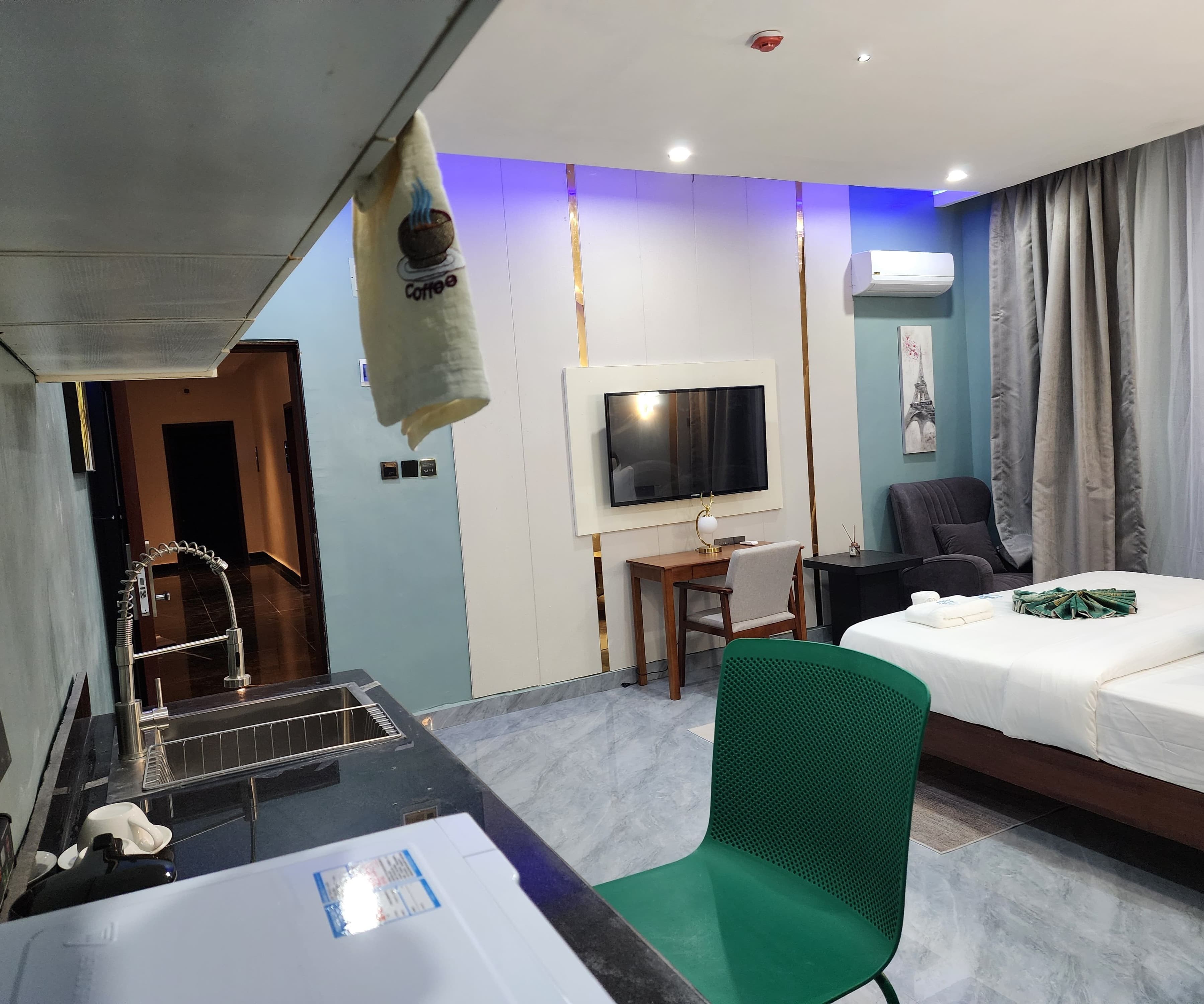 Room image 4