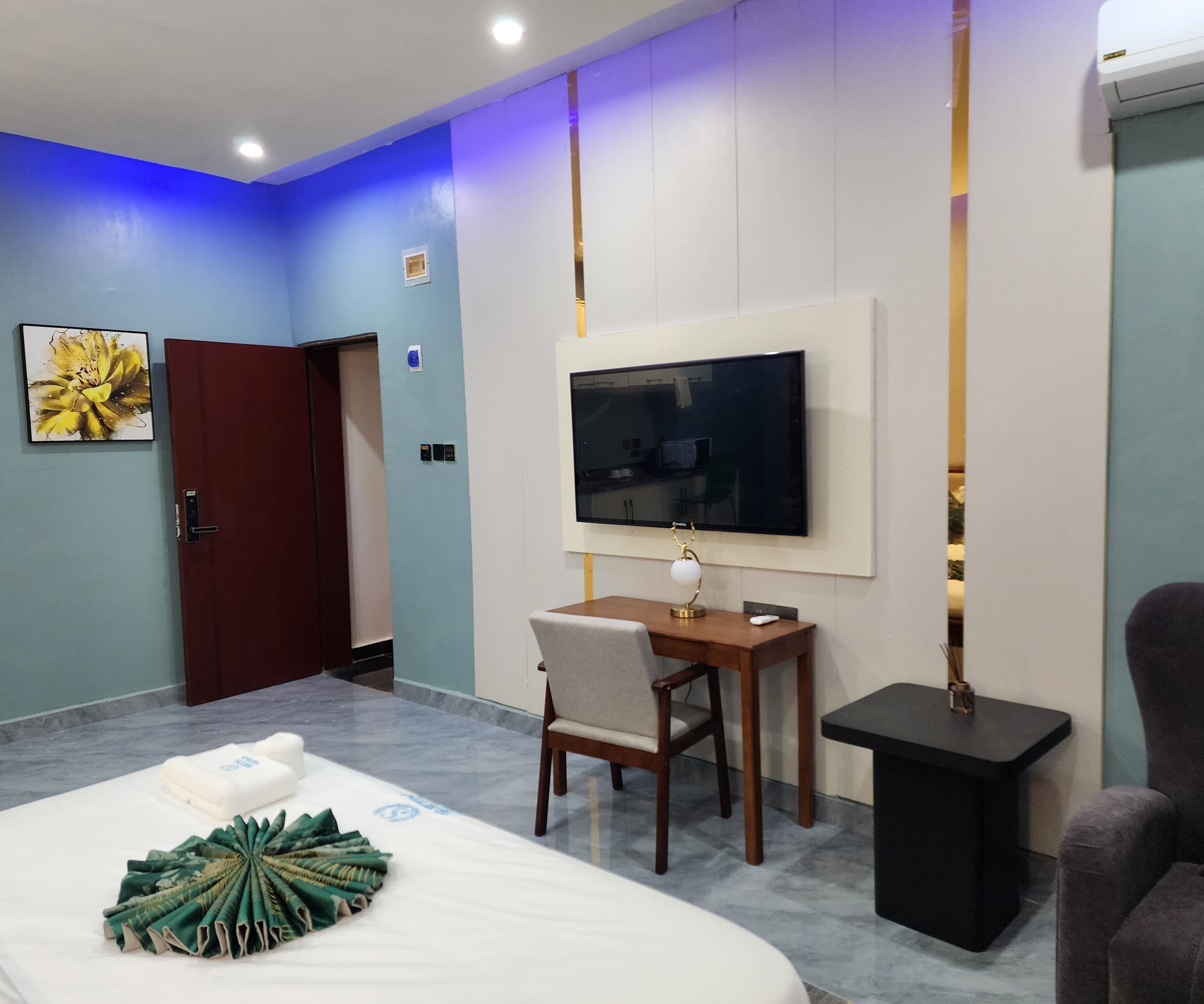 Room image 7