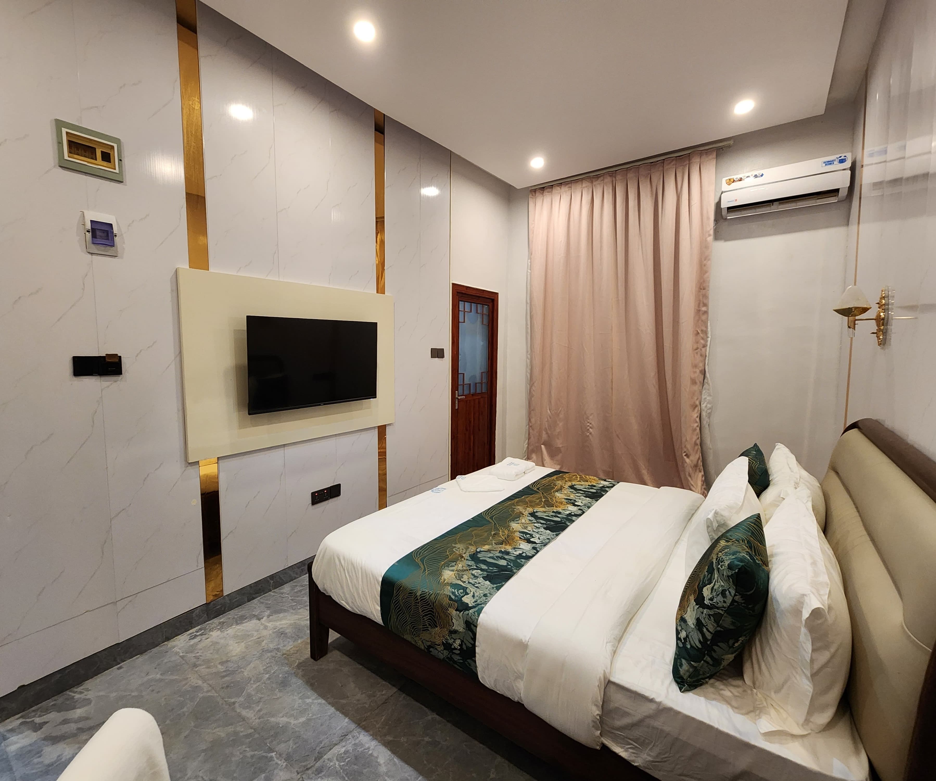 Room image 4