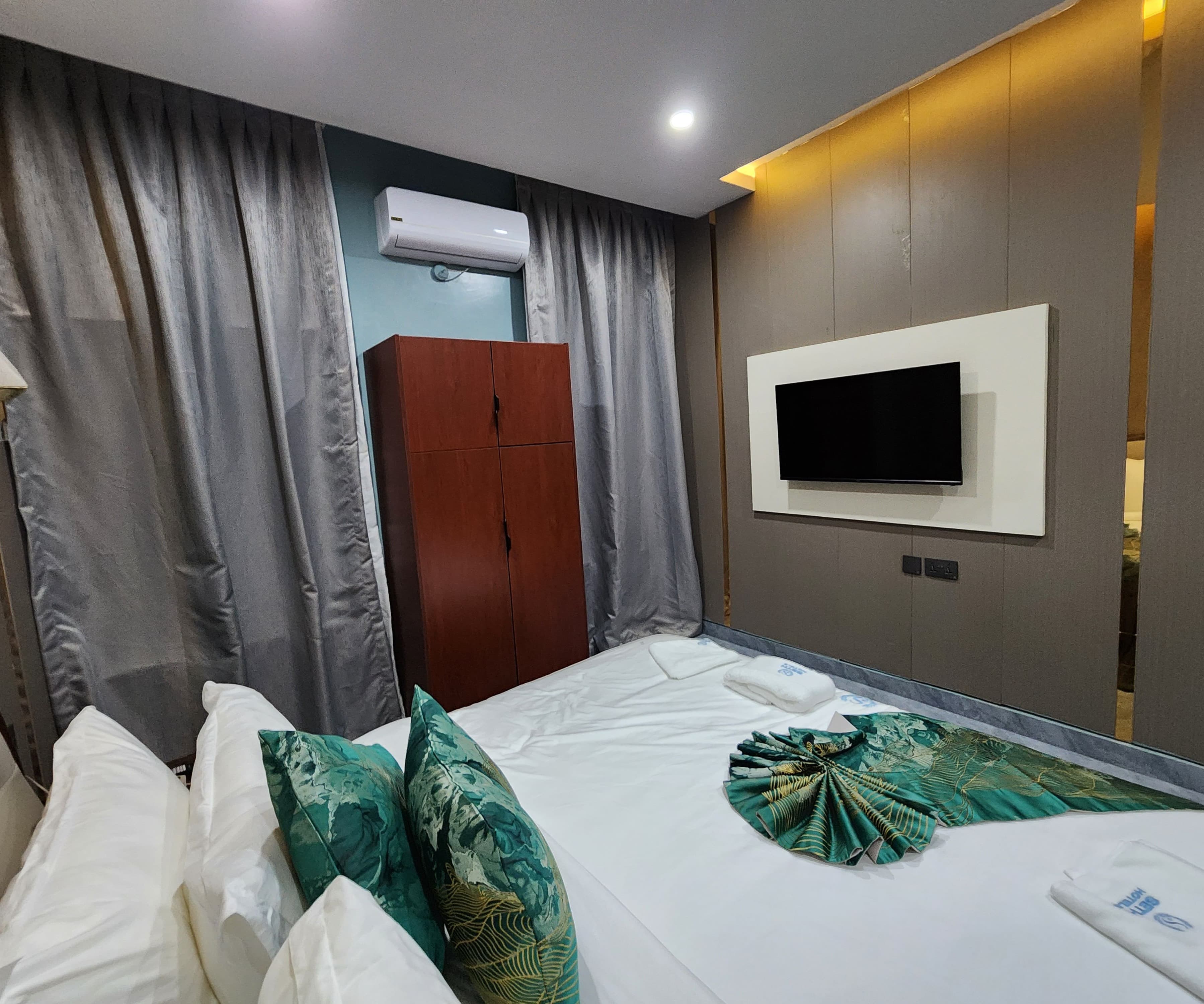 Room image 7
