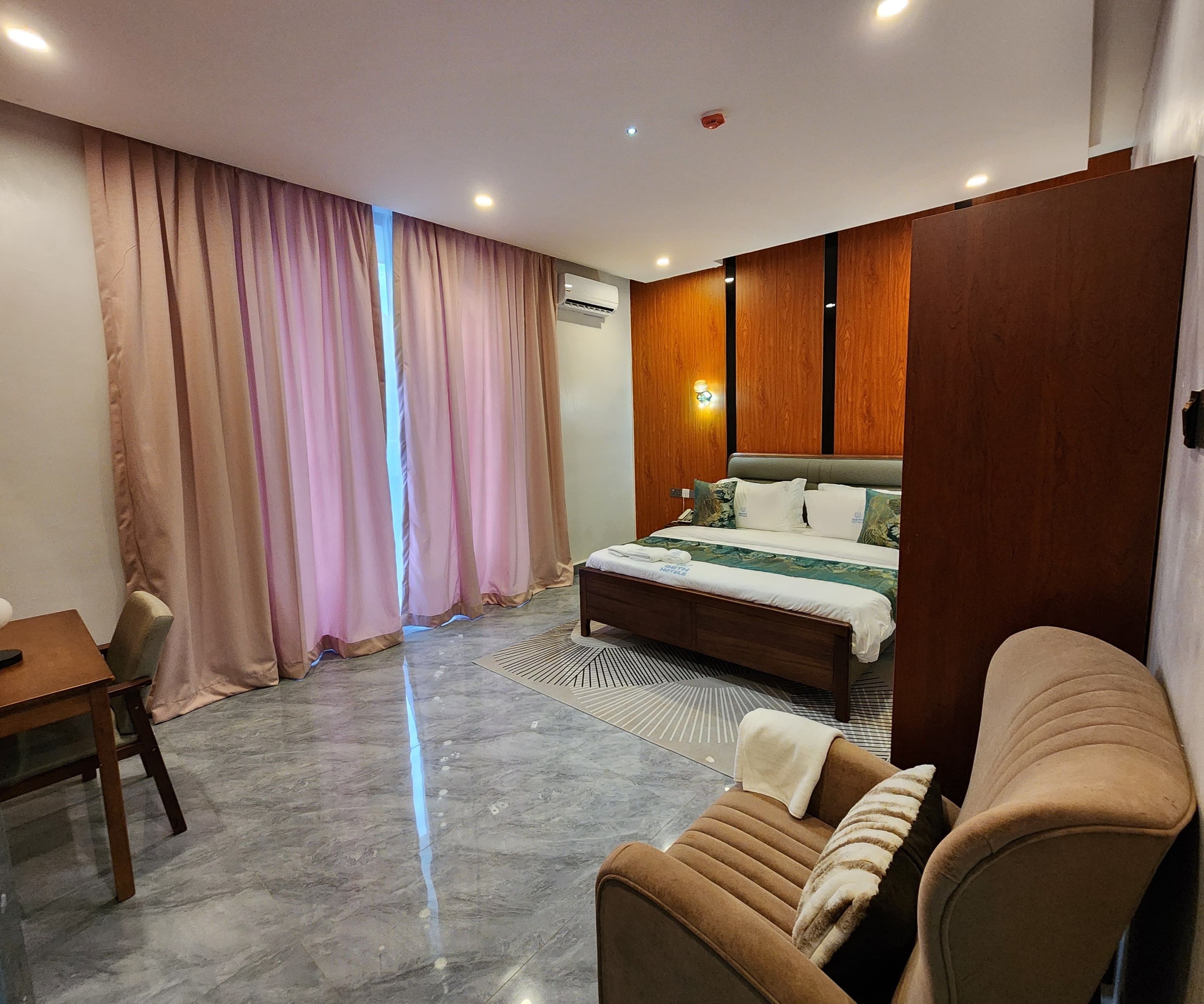 Room image 8