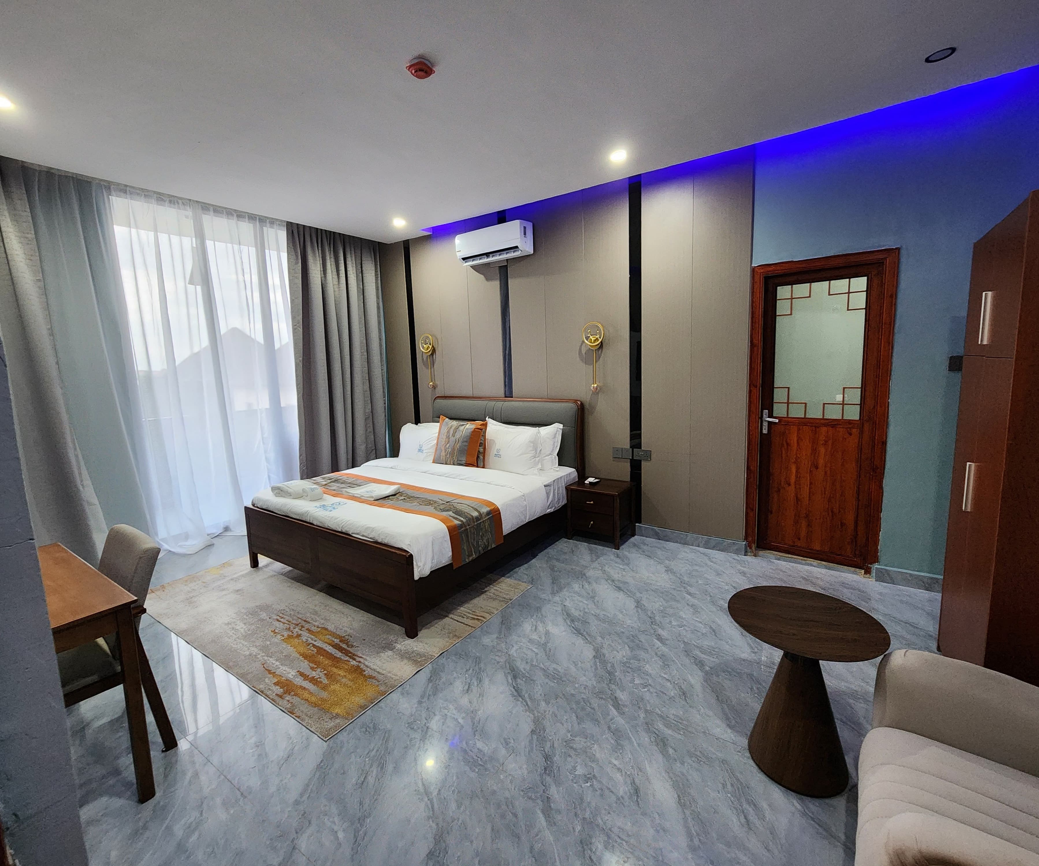 Room image 4