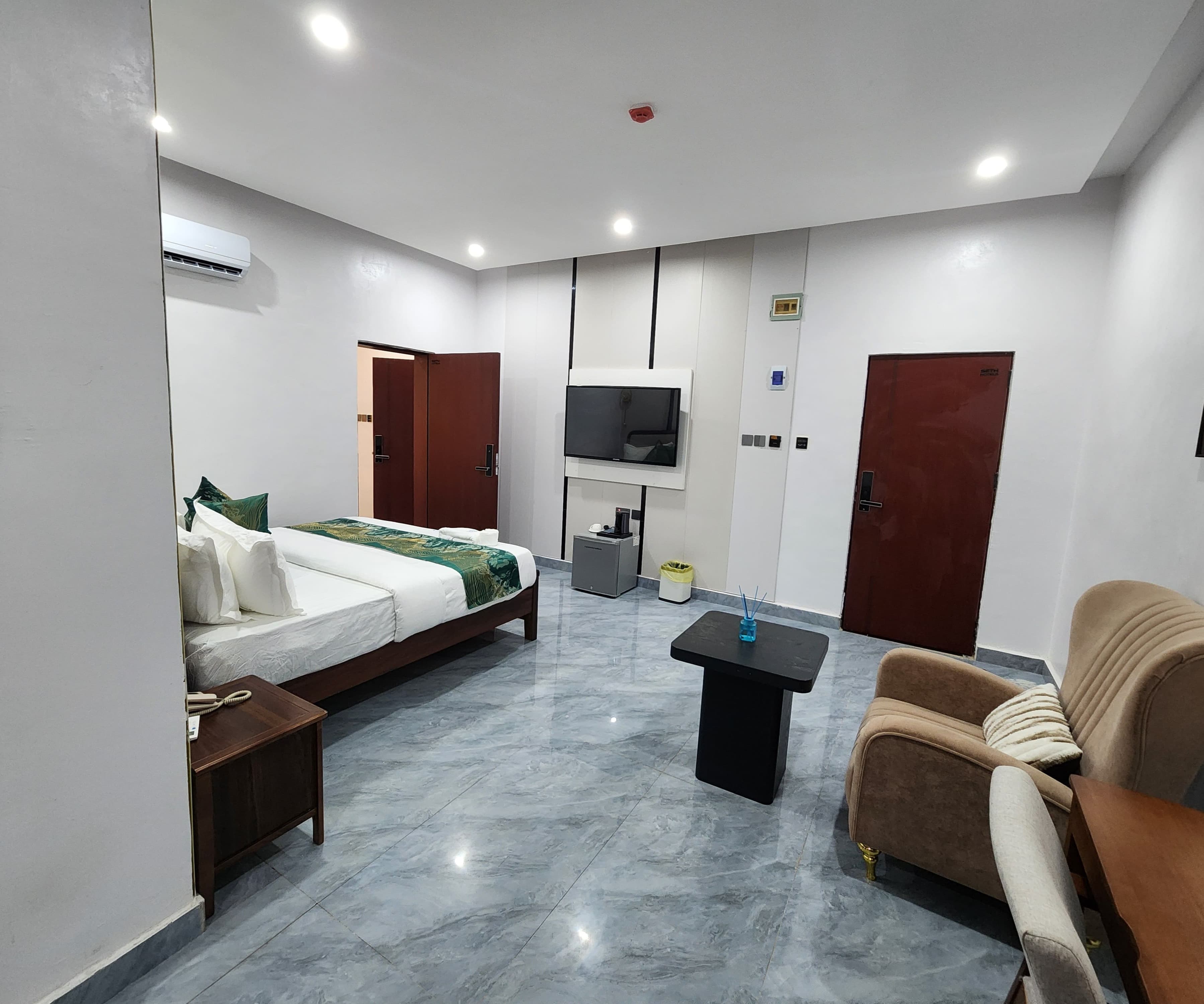 Room image 5