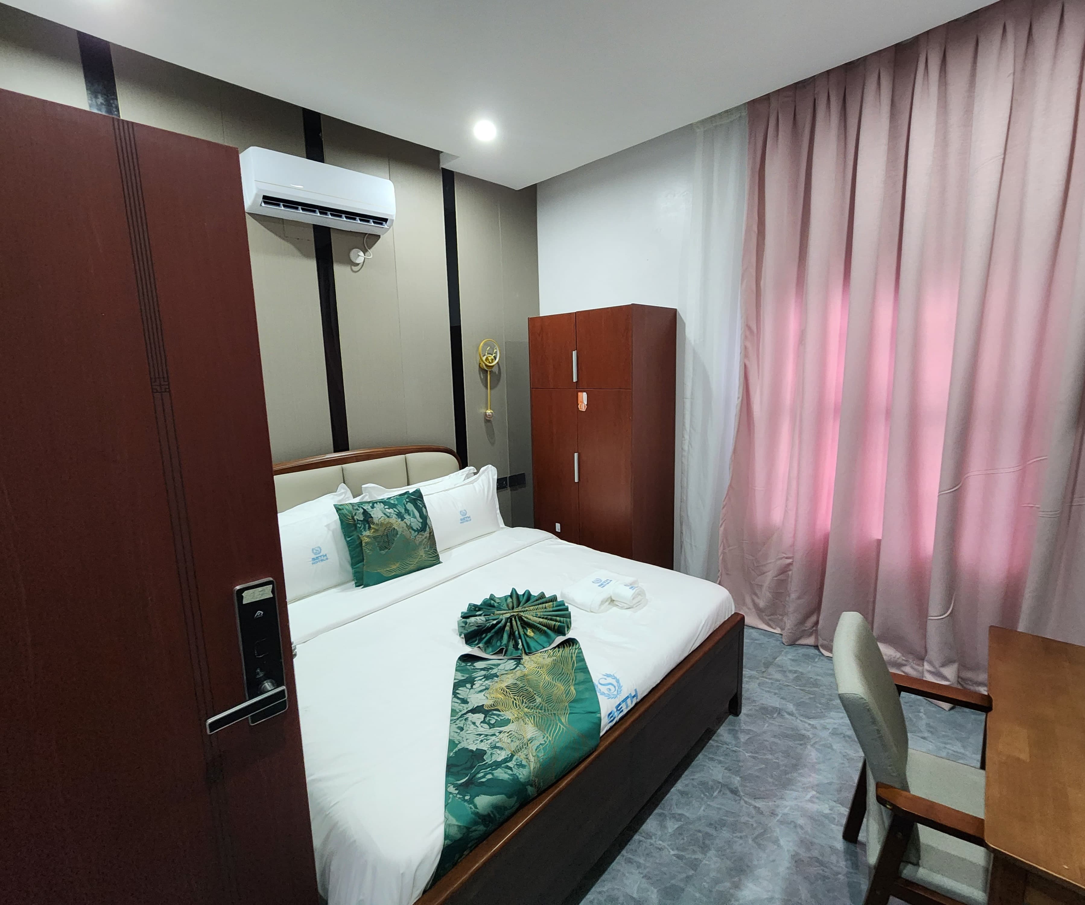 Room image 6