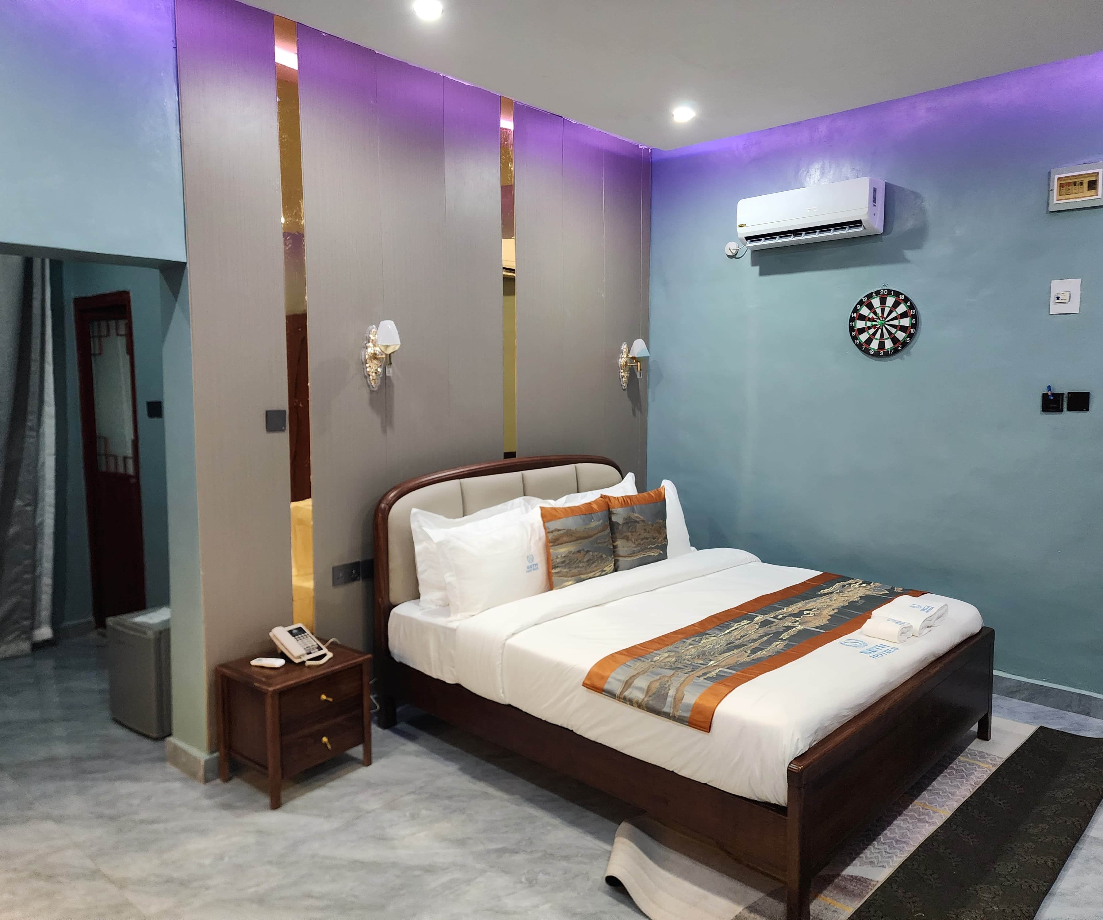 Room image 3