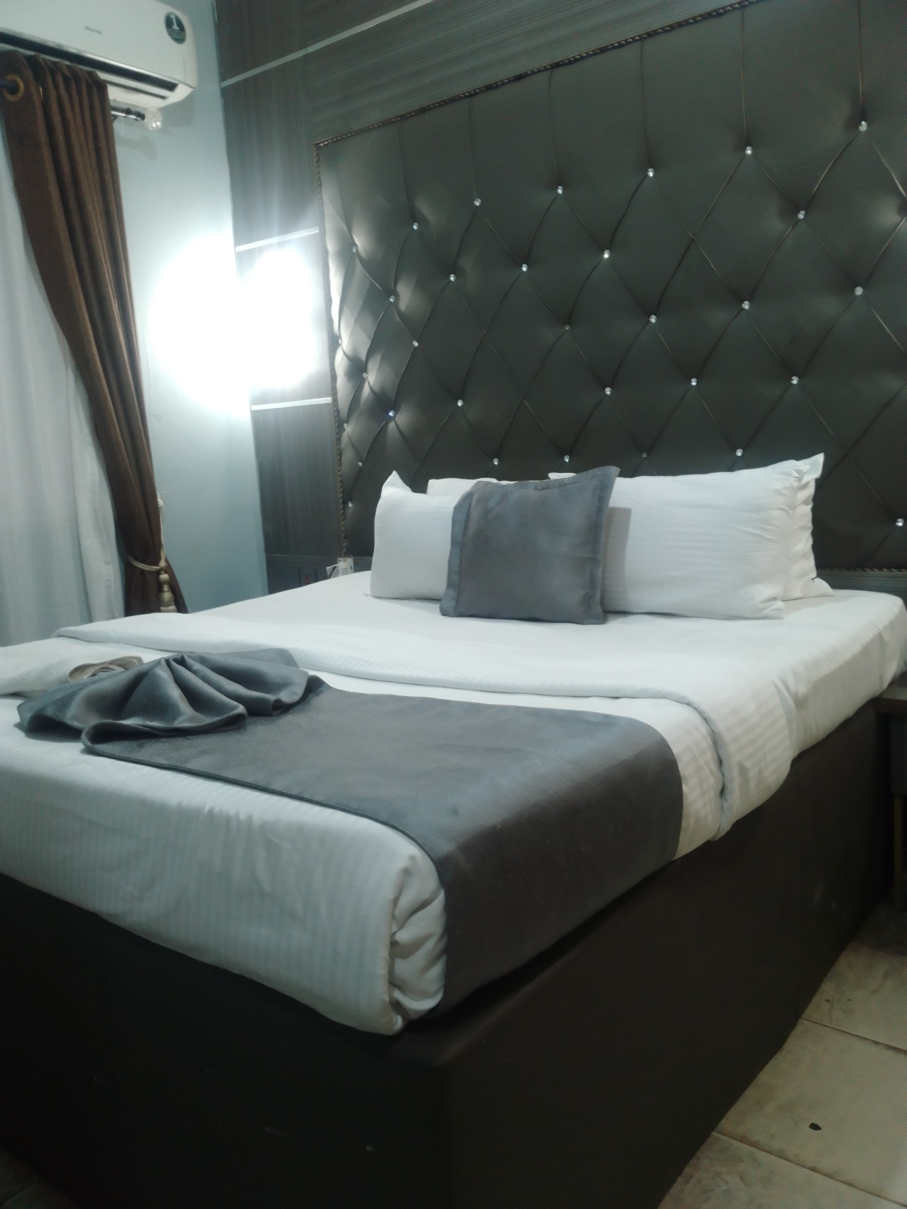 Room image 3