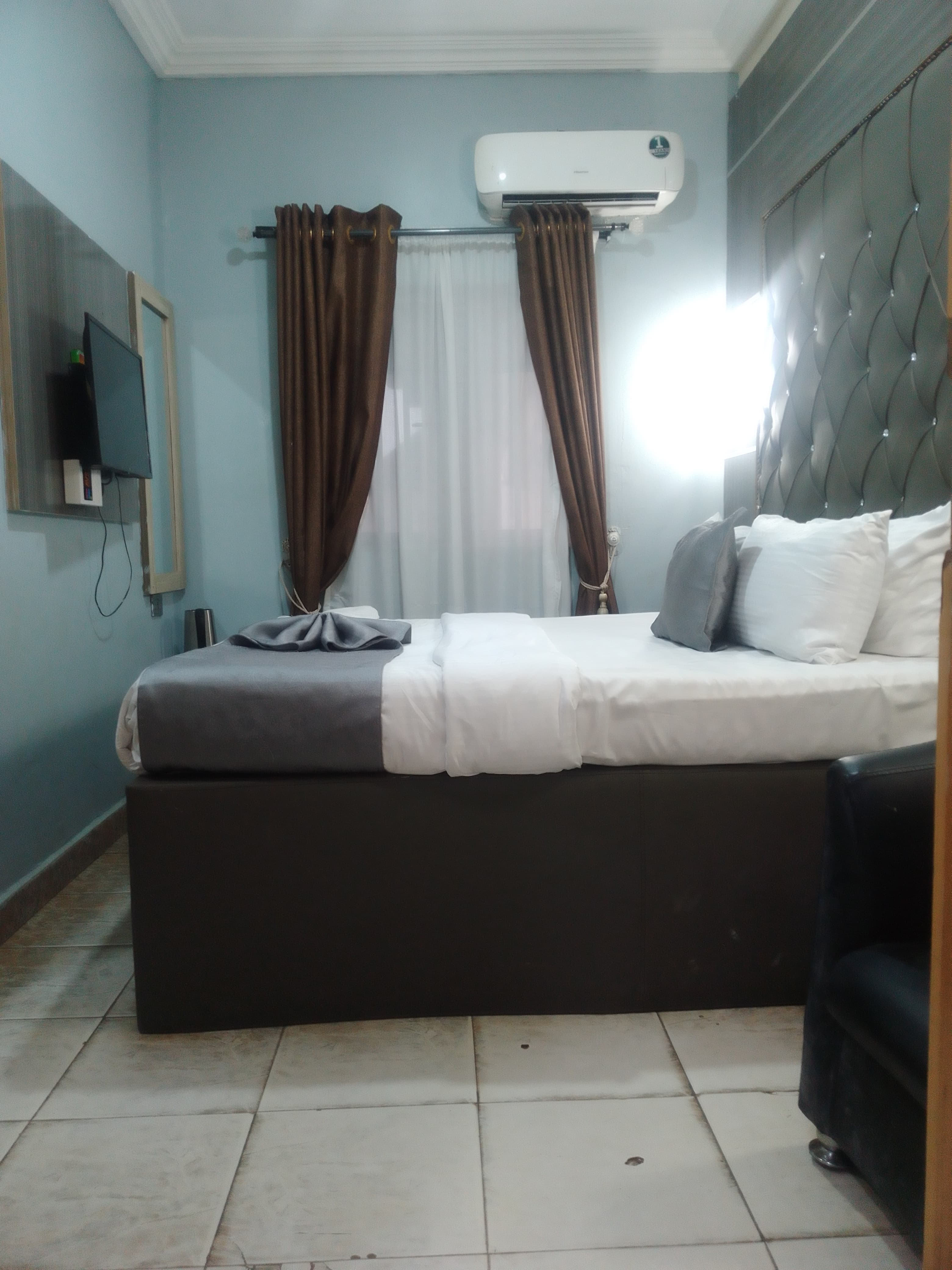 Room image 4