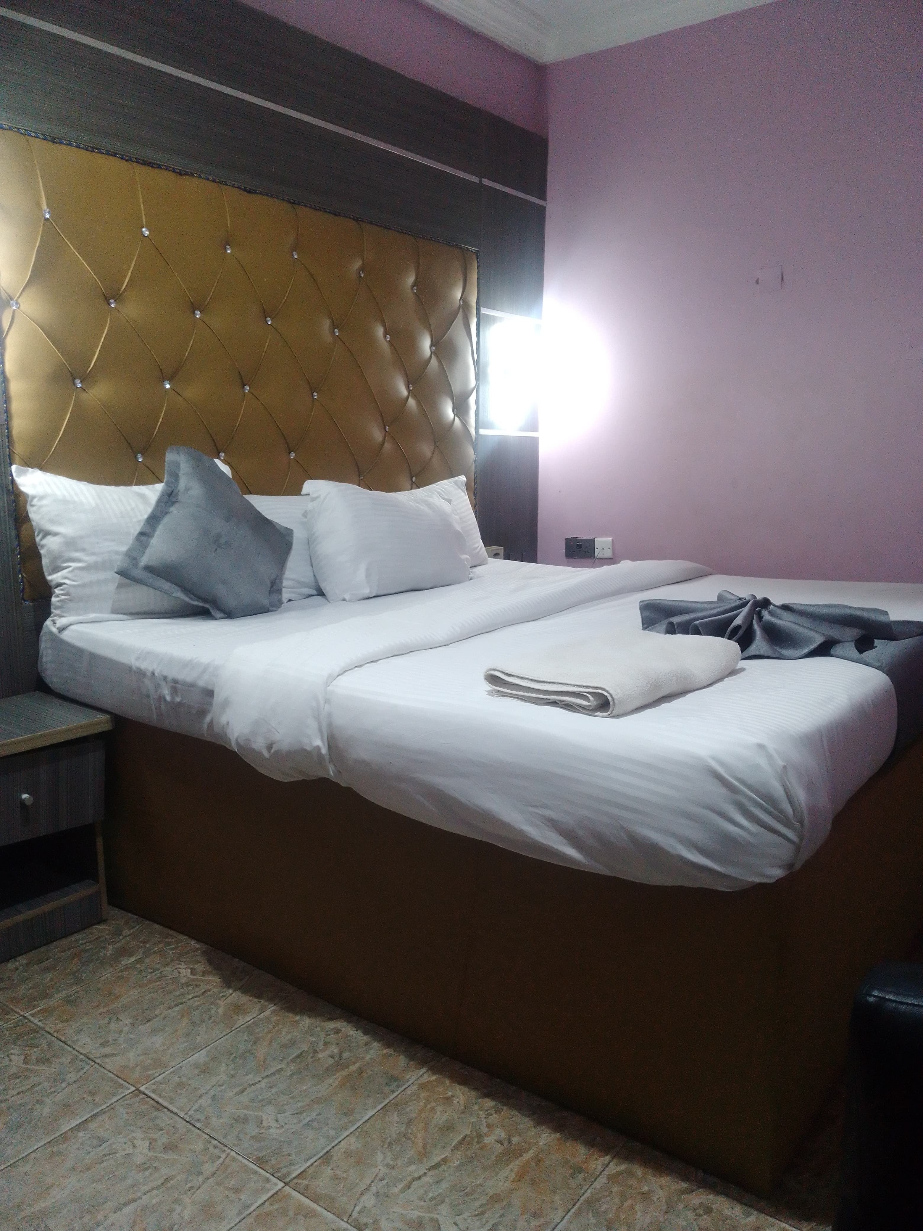 Room image 4