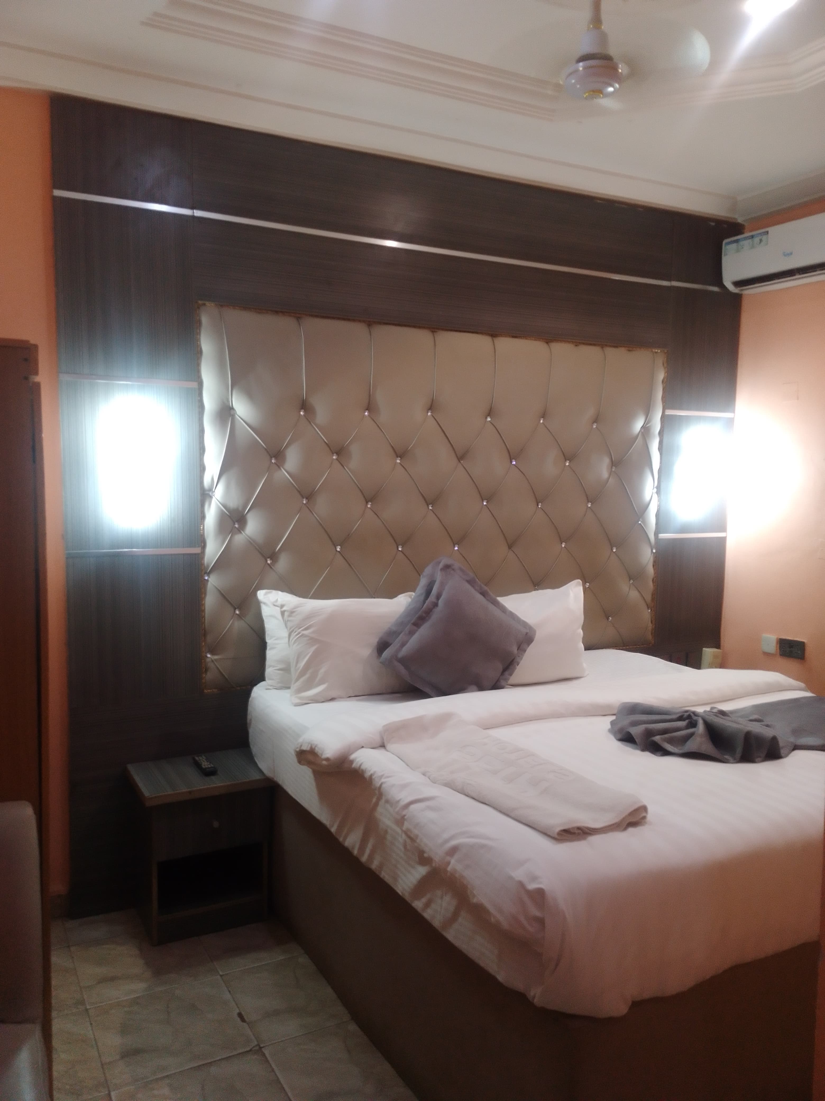 Room image 4